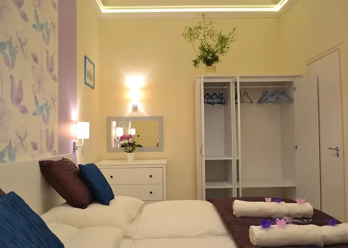 Magnolia Terazze Street Parking Apartment Budapest
