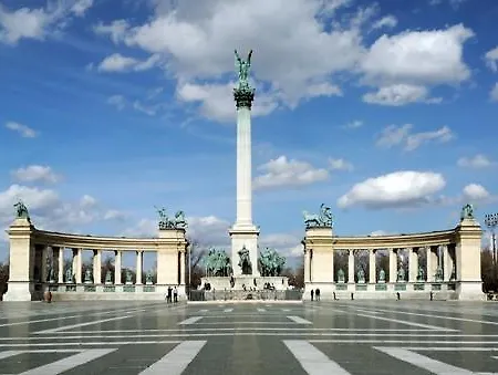 Magnolia Terazze Street Parking * Budapesta